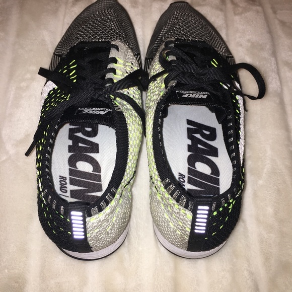 (Women’s 9) Unisex Nike Flyknit Racers - Picture 3 of 3